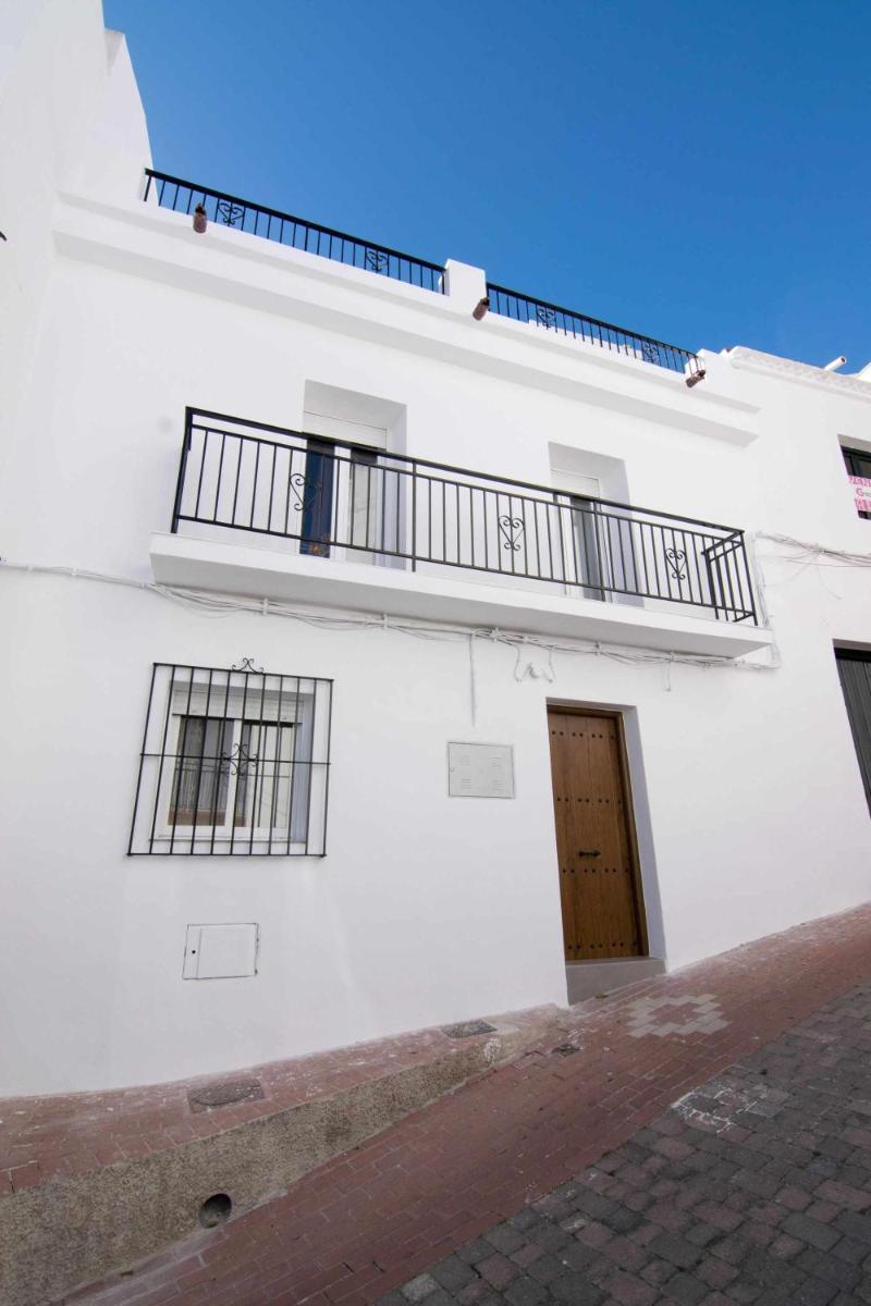 Casa con terraza y patio privado en Salobreña - Housity