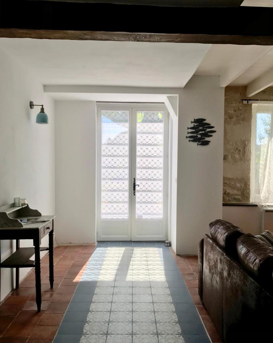 A Beautiful 3 Bedroom Gem on the Banks of the River Dordogne - Housity