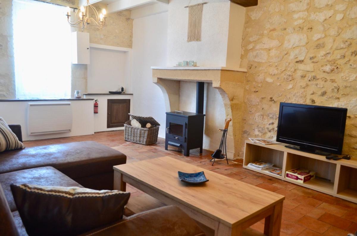 A Beautiful 3 Bedroom Gem on the Banks of the River Dordogne - Housity