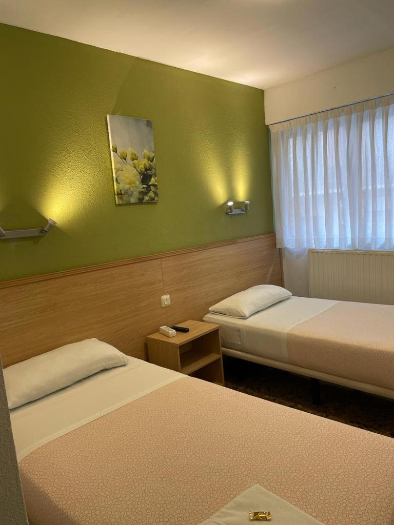 Hostal Milmarcos - Housity