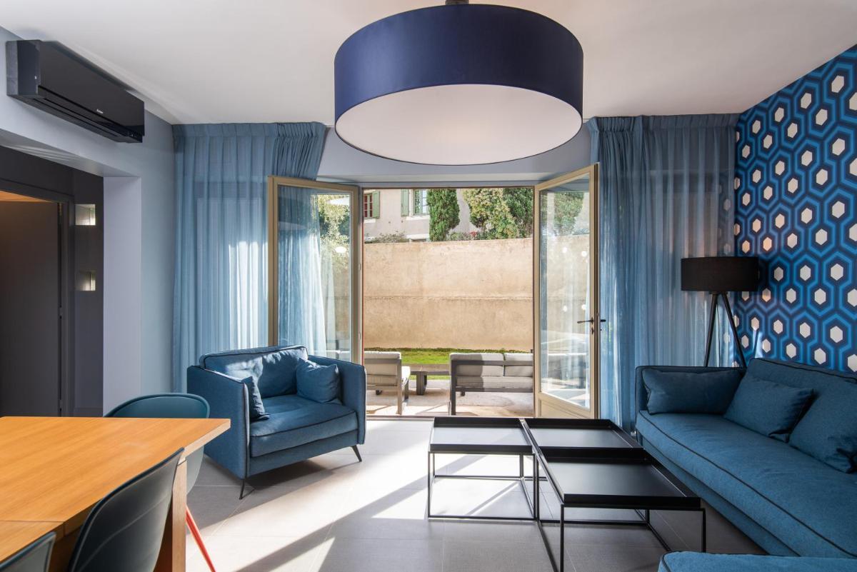 Coin salon dans l'établissement Hôtel Montmorency & Spa