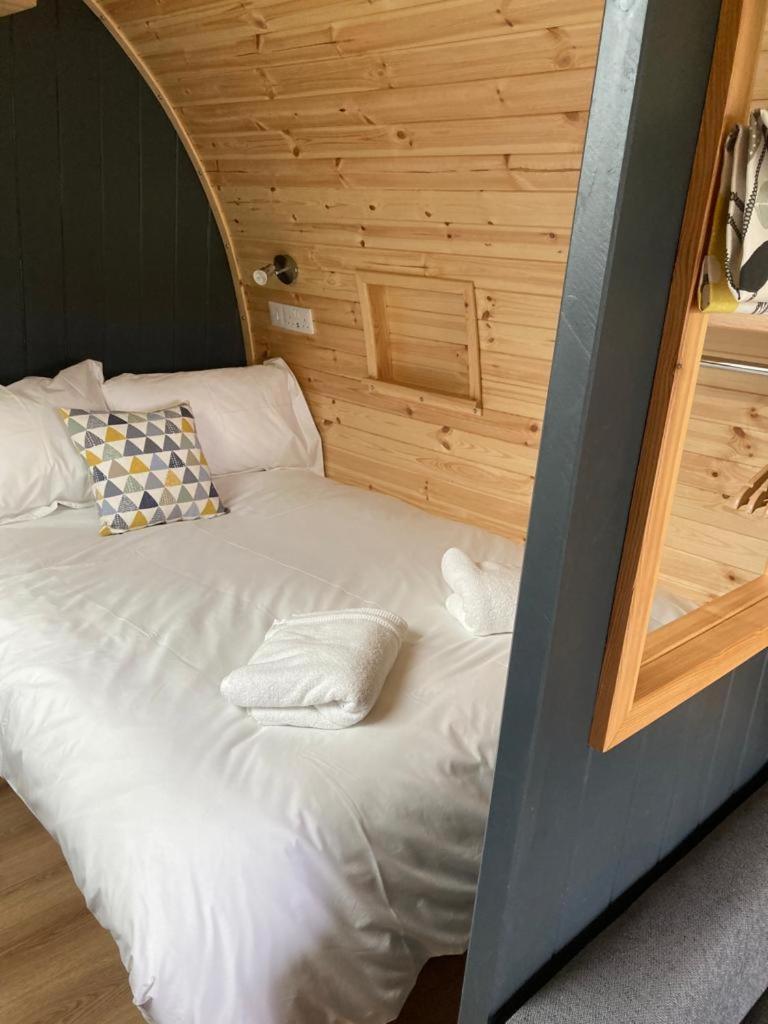 Owls Retreat Glamping Pod with Hot tub - Housity