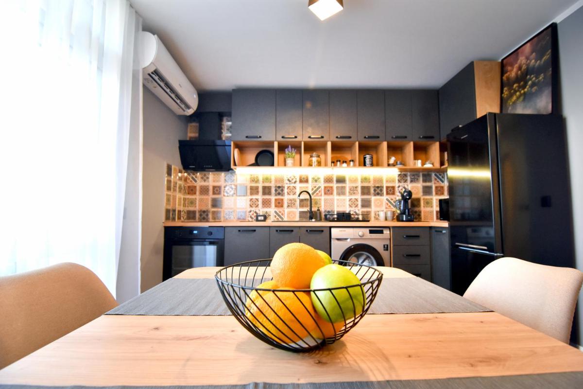 Апартамент Галерия Apartment Gallery - Housity