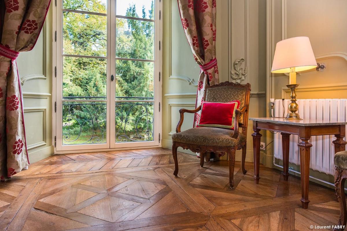 Coin salon dans l'établissement Château de Maillat