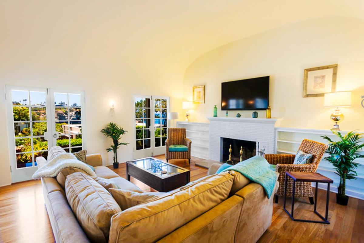 Lookout over Paradise - Housity