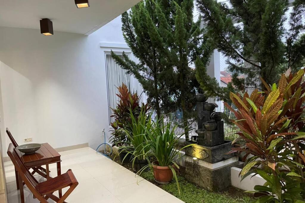BALI Luxury Guest House Purwokerto - Housity