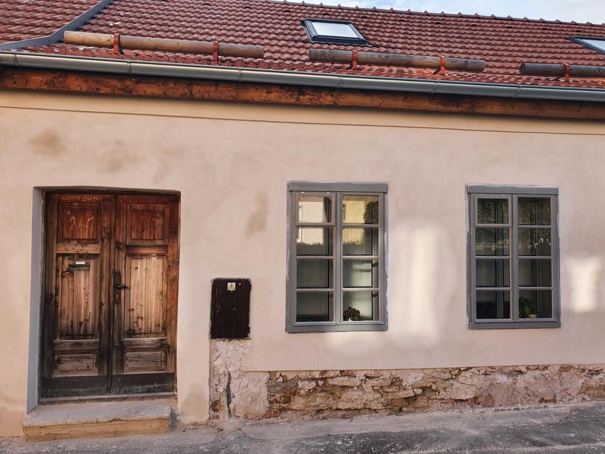 Garsoniéra Sedlecká v centru Kutné Hory - Housity