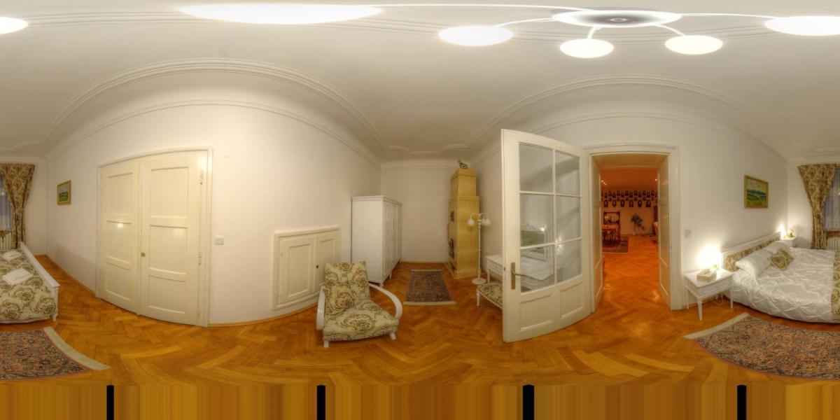 Lovecký Apartmán na náměstí ve Frenštátě pod Radhoštěm - Housity