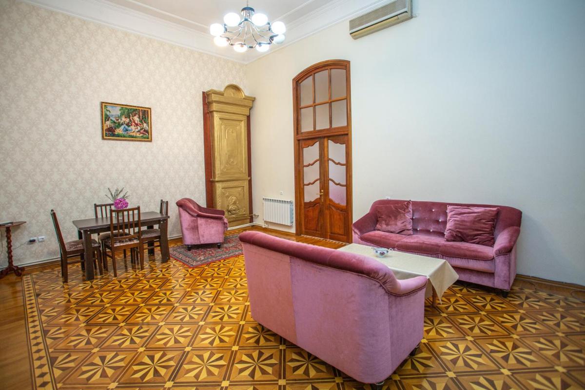 Suitetrails - Nizami Street Apartment