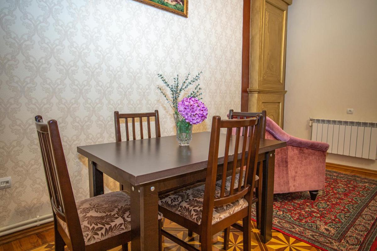 Suitetrails - Nizami Street Apartment