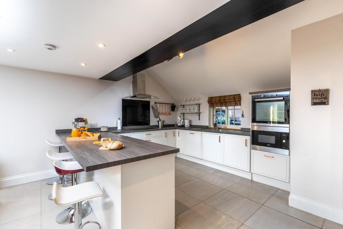 The Byre - Housity