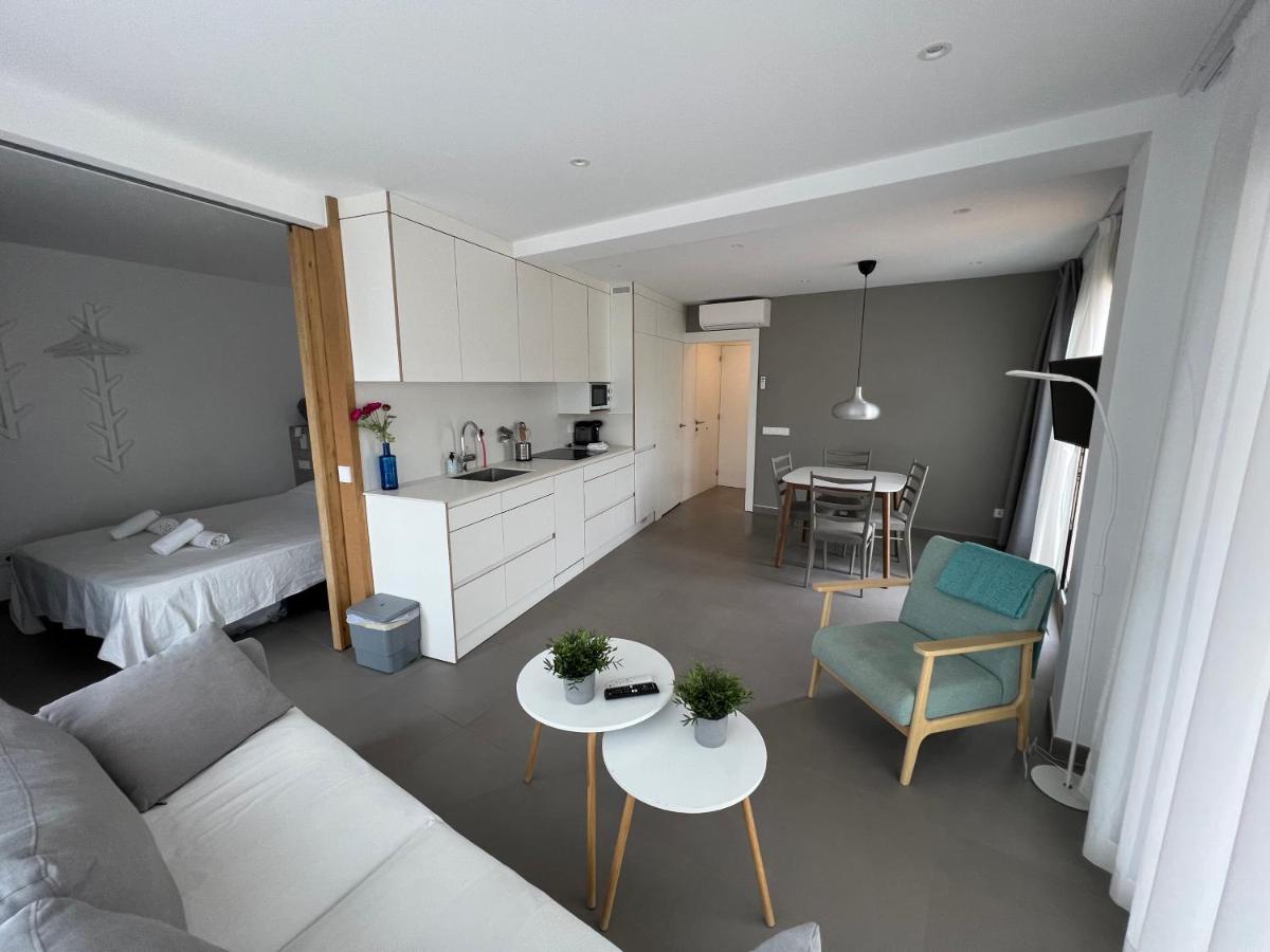 Beautiful loft, huge sunny terrace, view over the beach and sea - Housity