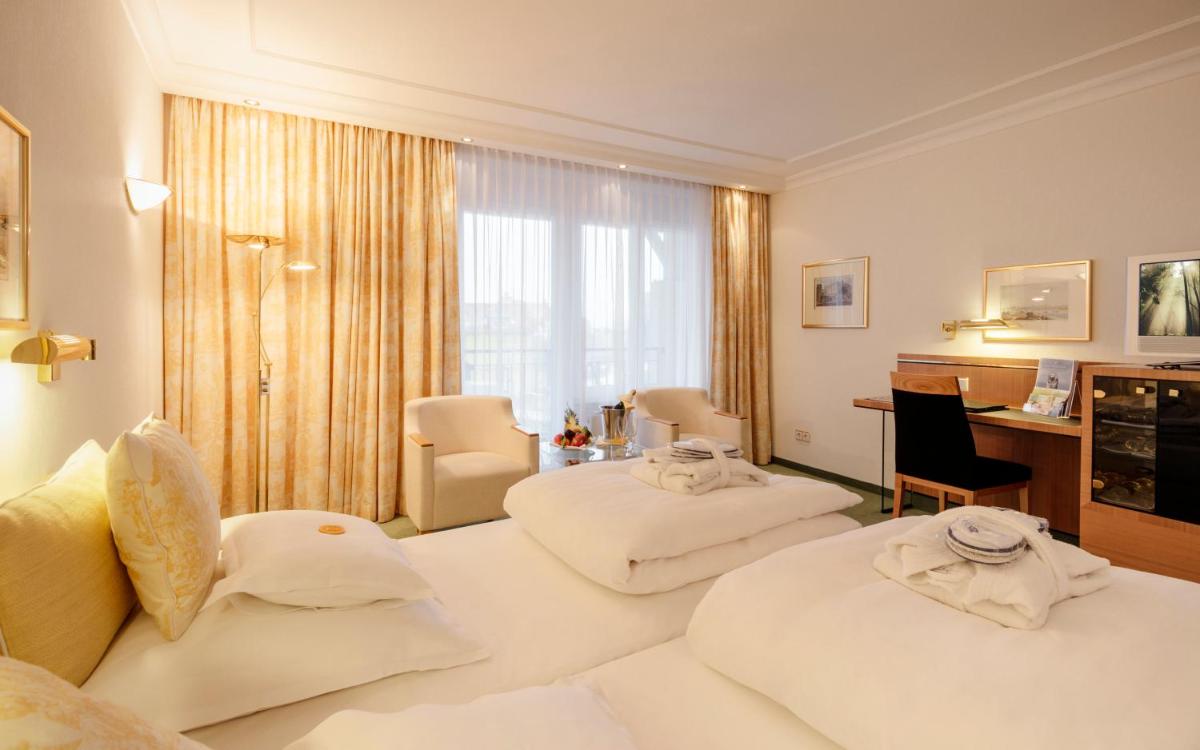 Ein Bett oder Betten in einem Zimmer der Unterkunft Hotel Bayerischer Hof