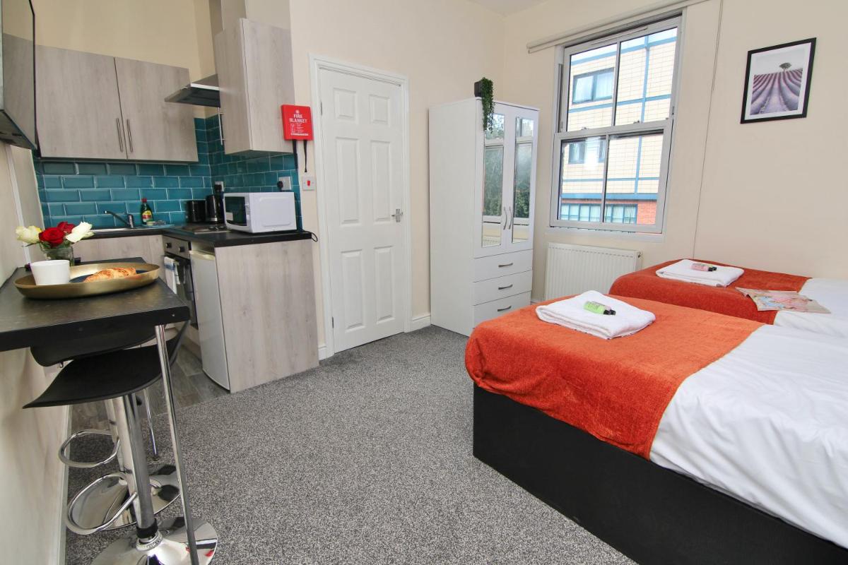Charming Studio 2 mins Walk To Belgrade Theatre - Housity