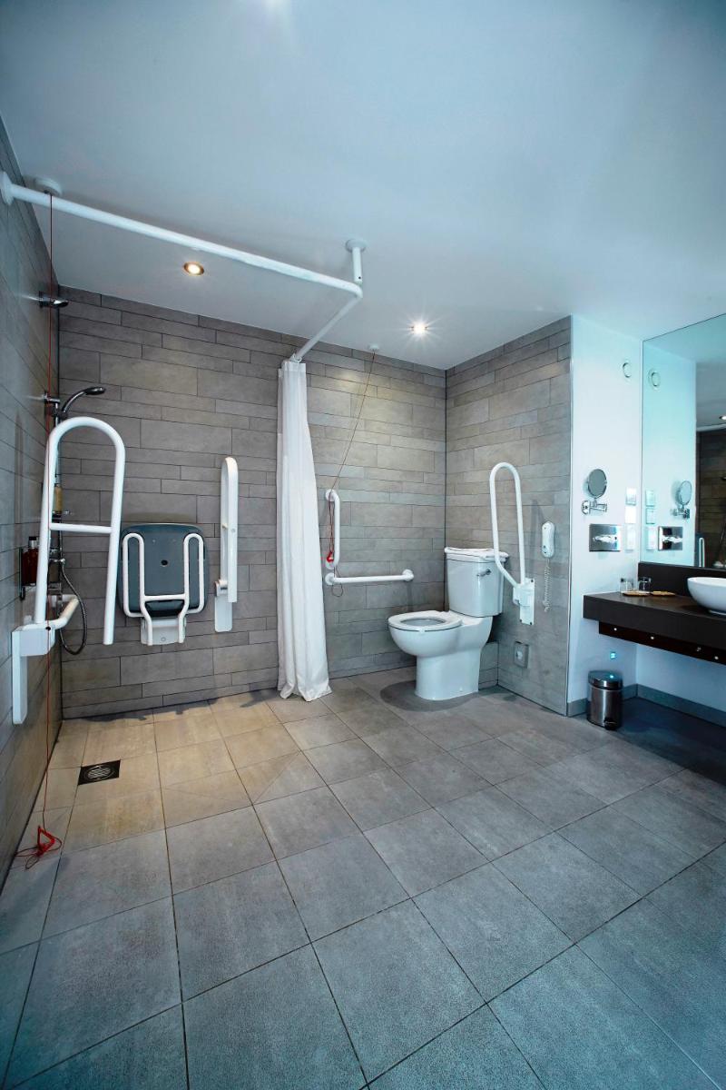 Holiday Inn Bristol City Centre, an IHG Hotel - Housity