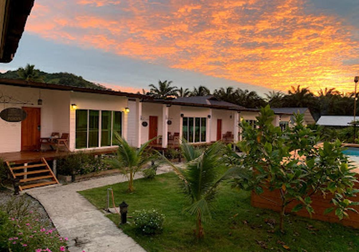 THE RICH VILLA - Housity