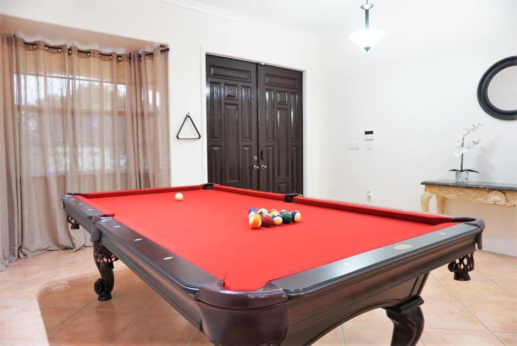 NEW LUXURY VACATION DREAM RENTAL- SLEEPS 15! - Housity