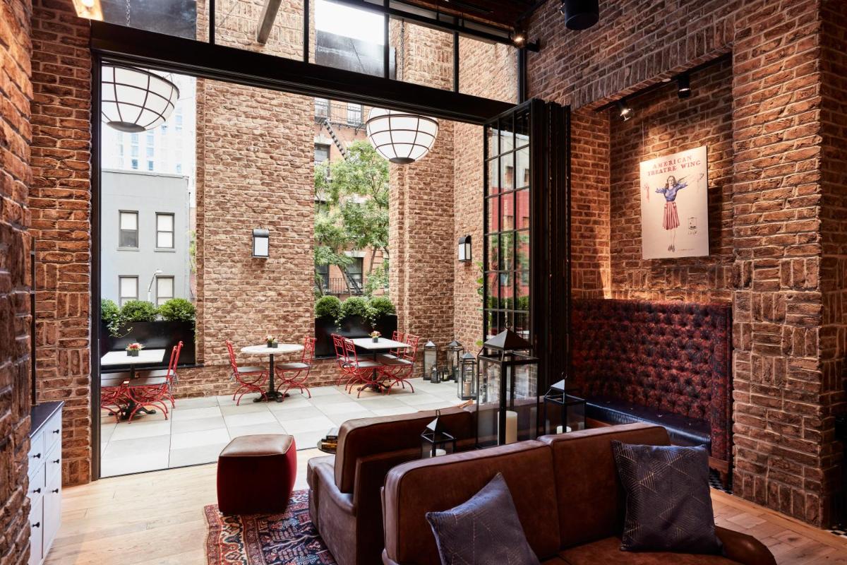 CIVILIAN Hotel - Housity