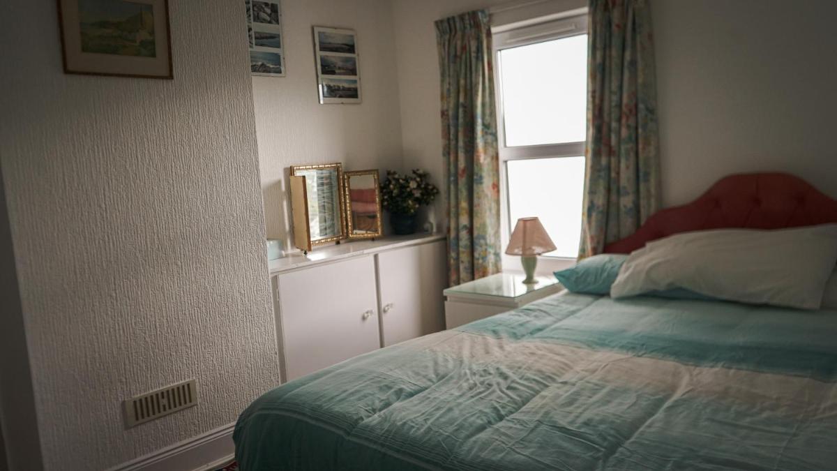 Little Oak Seafront House Donaghadee w/ Seaviews - Housity