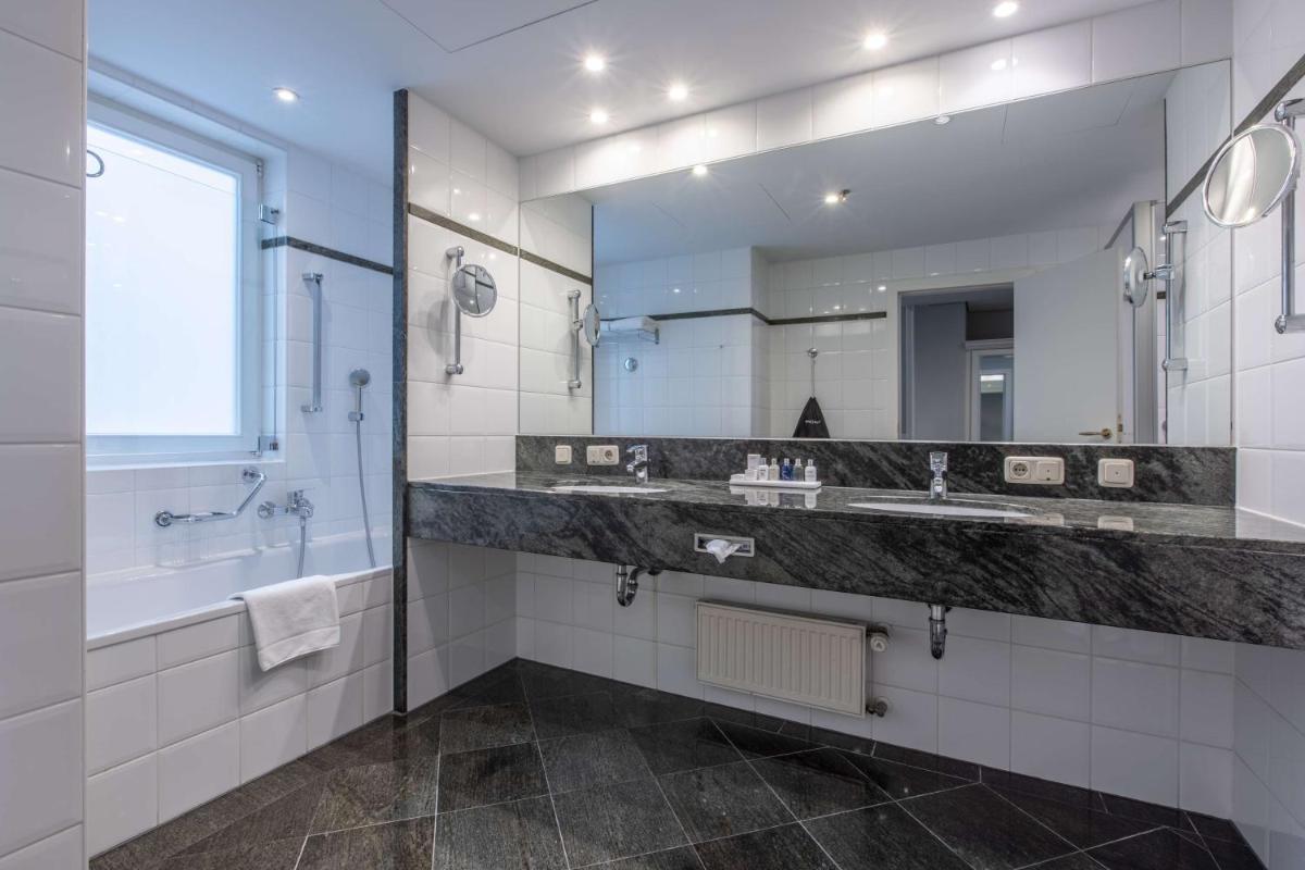Radisson Blu Hotel Schwarzer Bock Wiesbaden - Housity