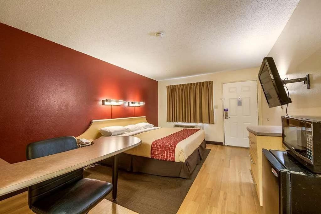 Suitetrails - Travelodge by Wyndham San Antonio Lackland AFB North