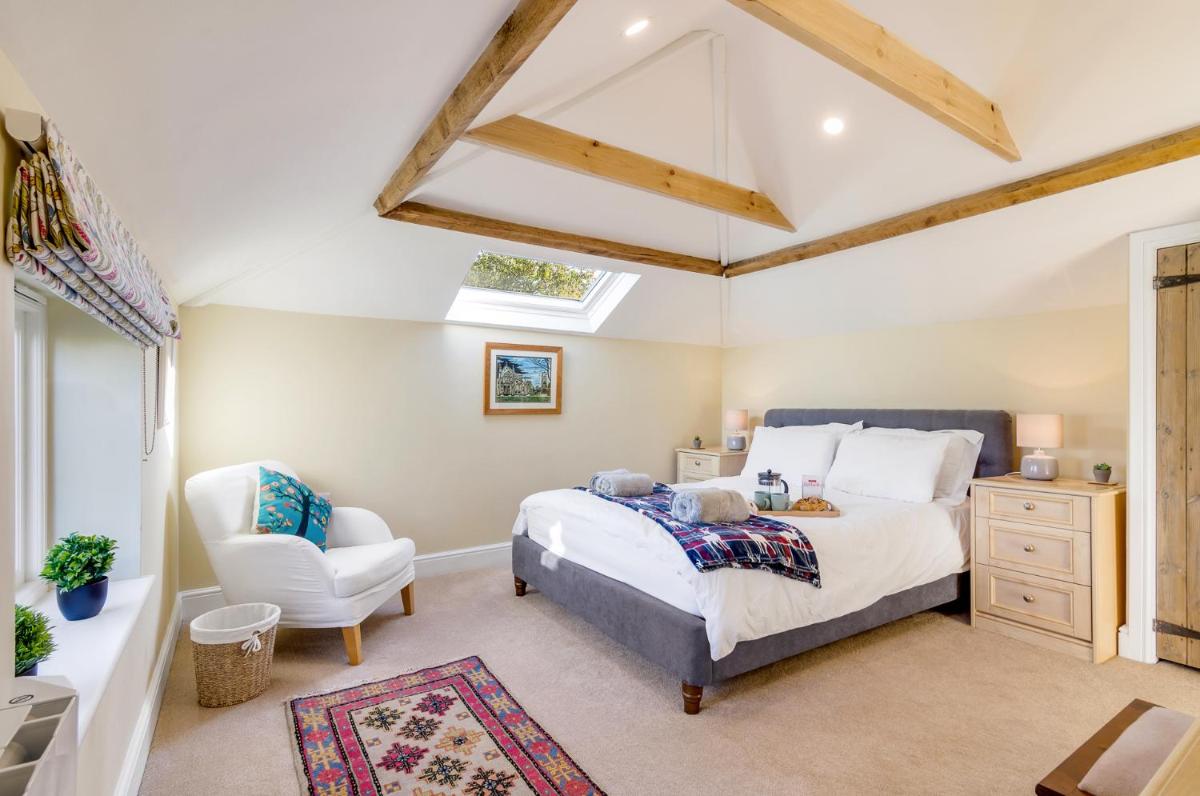 Hayloft and Shepherds Hut in Norfolk Broads with Fire Pit and BBQ from Ginger and Gold - Housity