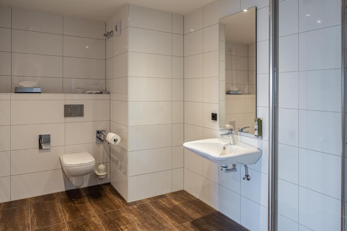 Augsburg Hotel Sonnenhof - Housity