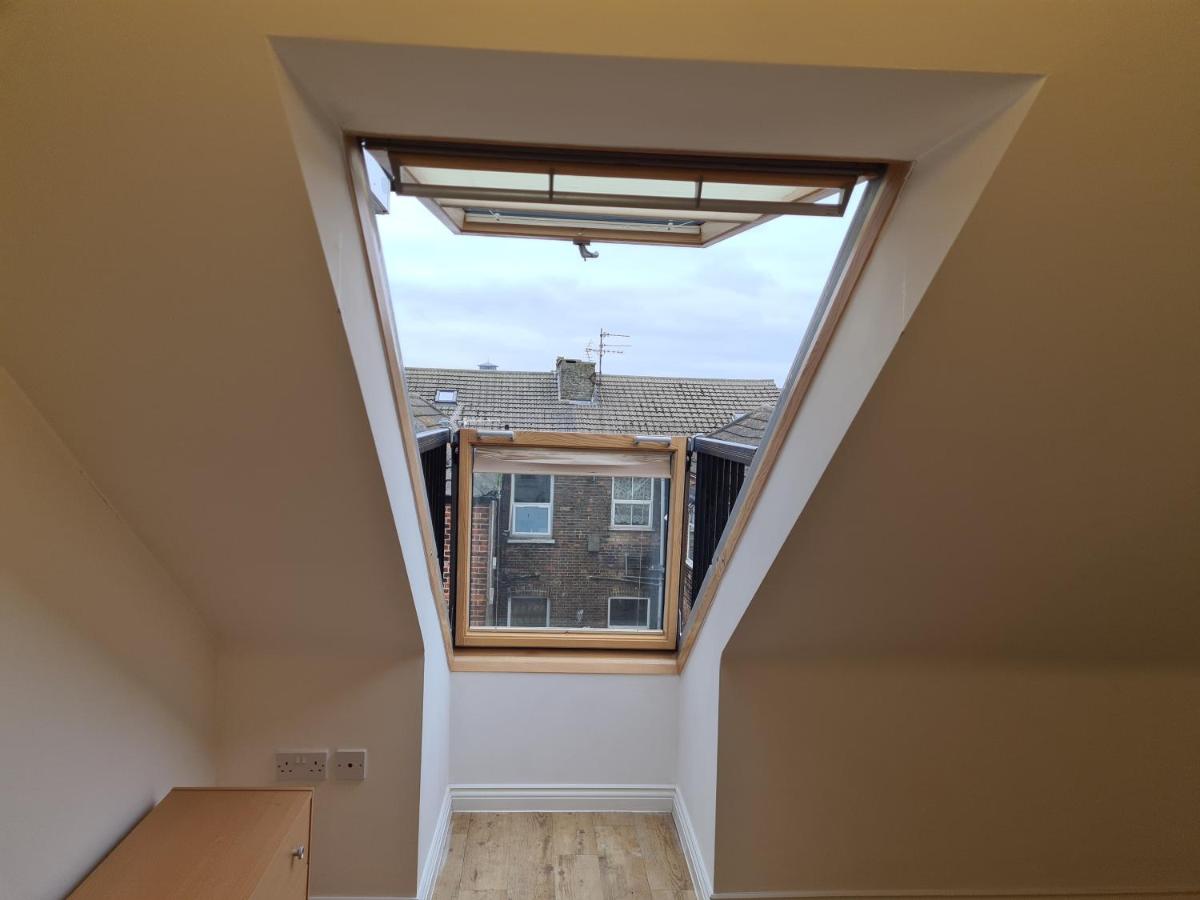 Yarmouth Apartments, Street Permit Parking, Close To Everything, Beach, Pier, Free WIFI - Housity