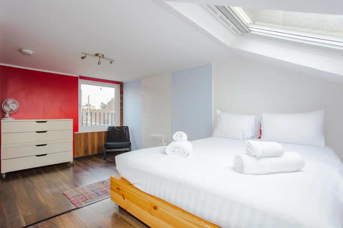 Spacious 3 Bedroom Apartment in South East London - Housity