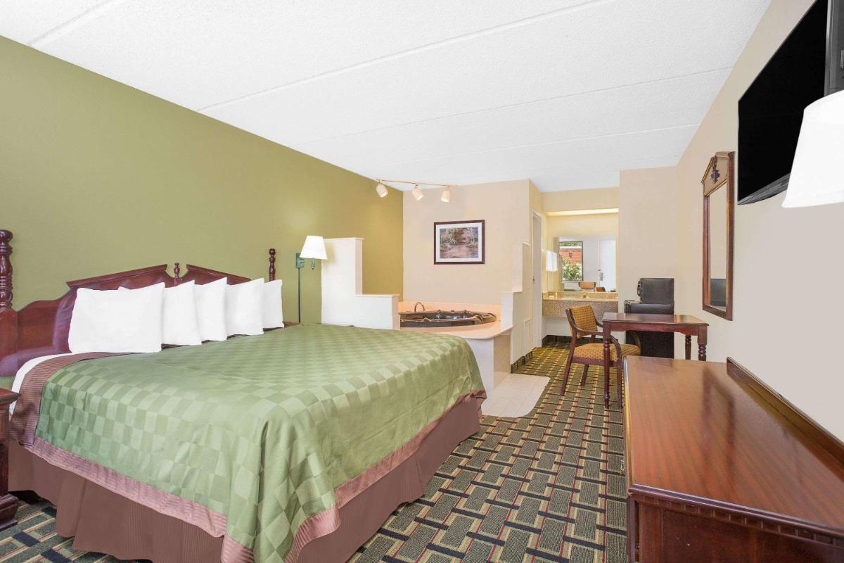Days Inn by Wyndham Eufaula AL - Housity