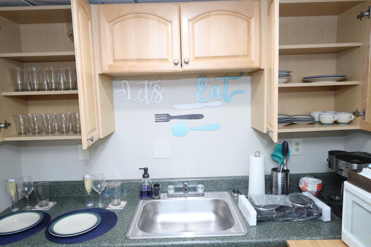 Adorable 1 Bedroom Home with Pool/Tennis - Housity