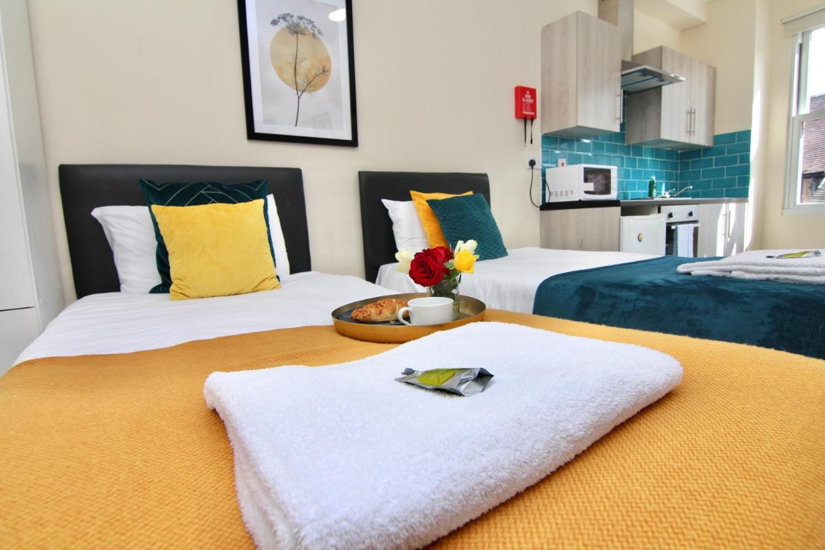 Twin Bed Studio Near Train Station, Netflix, WiFi - Hizvo