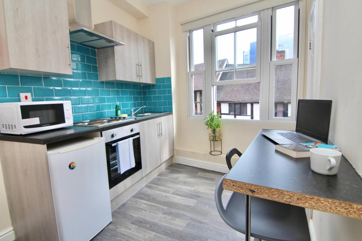 Twin Bed Studio Near Train Station, Netflix, WiFi - Hizvo