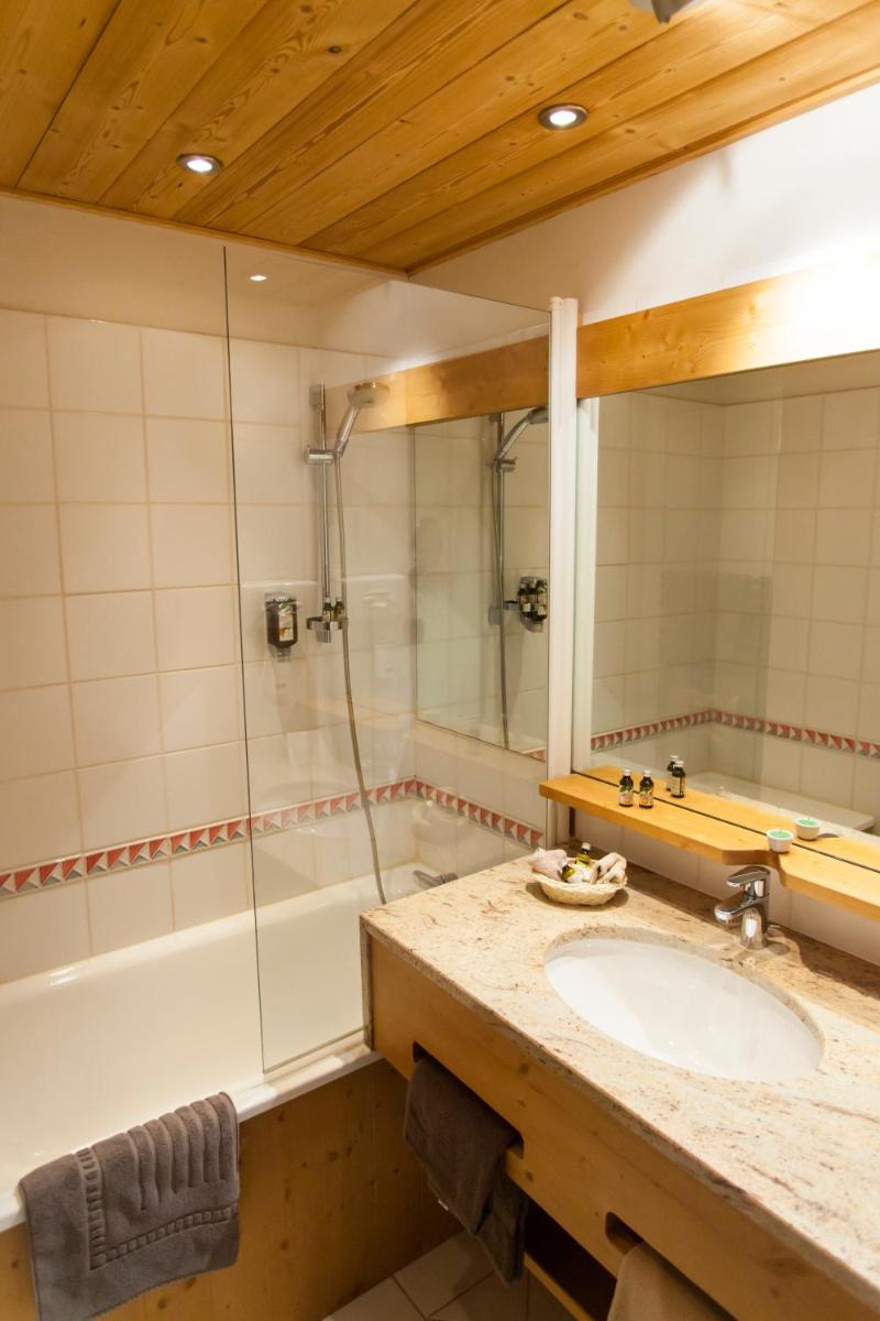 Salle de bains dans l'établissement Le Calgary