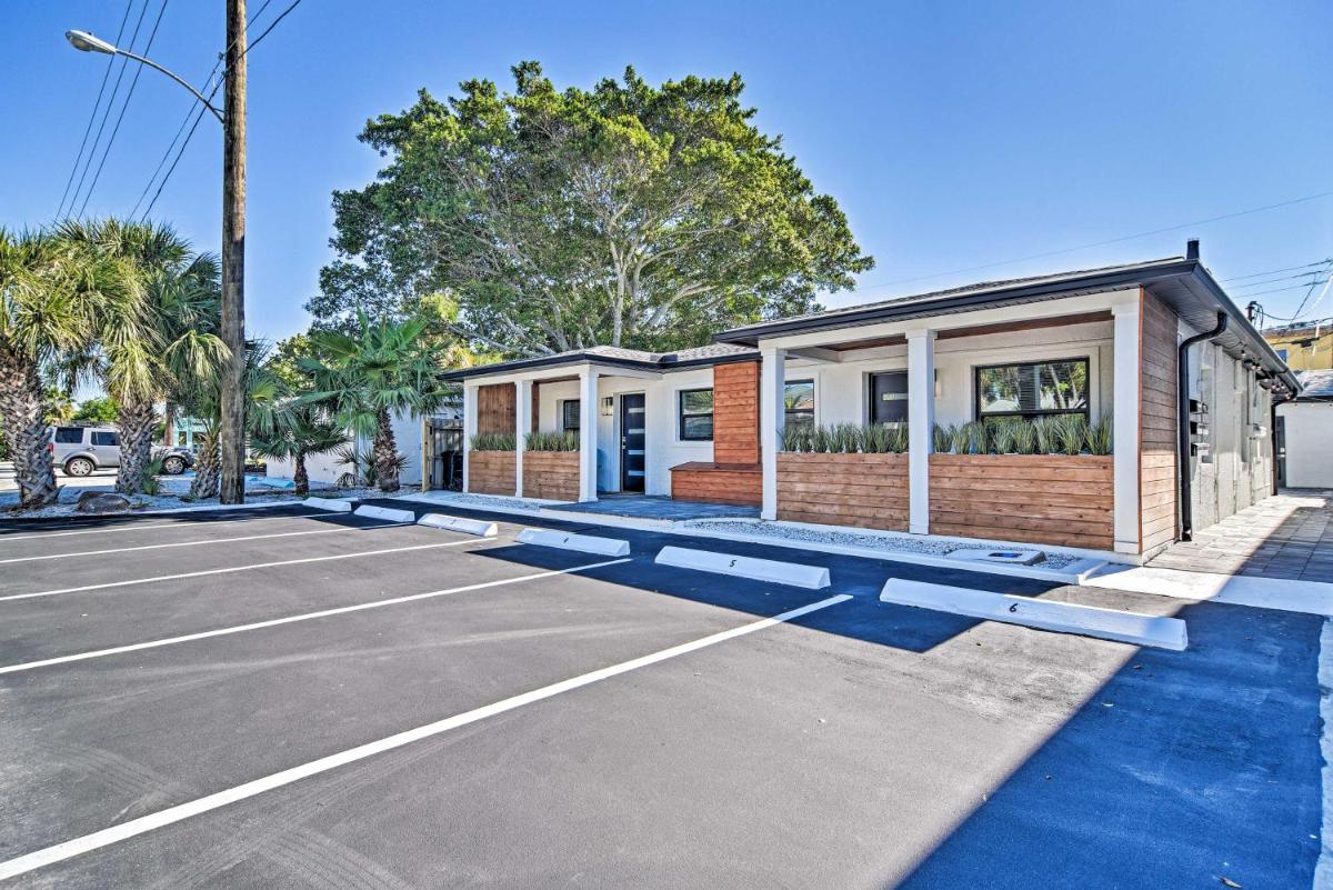 2 Conjoined Units - Steps From Madeira Beach! - Housity