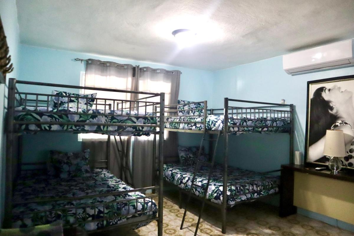 Vega Baja, Country side - Sleeps up to 36, 6BR &amp; 3BA - Housity