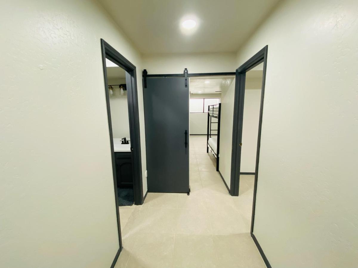 Amazing Mesa Home with Basement! Sleeps 18! - Housity