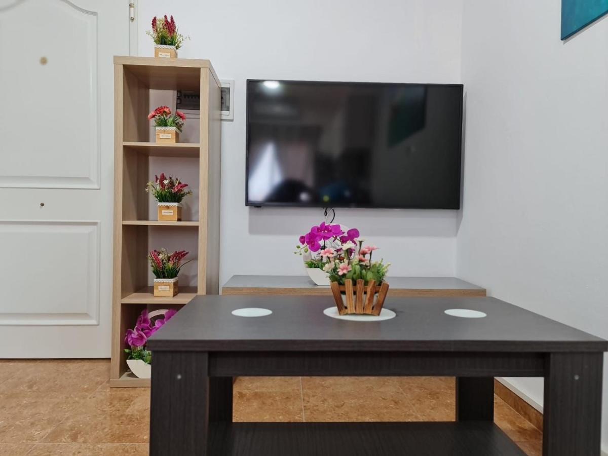 Franmay Apartments - 7 modern apartments near the beach & city, perfect for nomads, travellers, families, watersports! - Housity