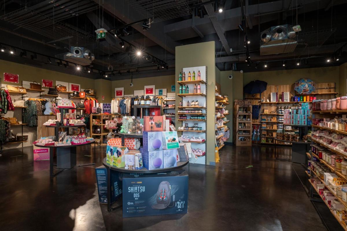 Supermercado u otro tipo de tienda en el resort o alrededores