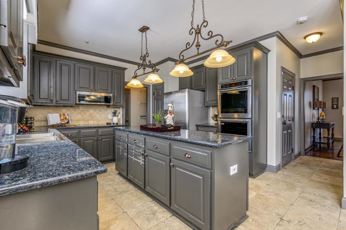 5BR With Movie & Game Rooms Near LakePoint PBR - Housity