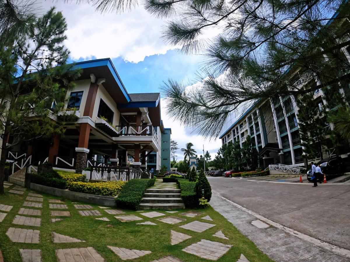 StayPlus Tagaytay Muji Minimalist Home w/ parking (Netflix and 25MBPS WiFi) - Housity