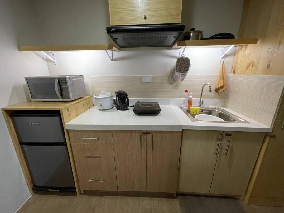 StayPlus Tagaytay Muji Minimalist Home w/ parking (Netflix and 25MBPS WiFi) - Housity