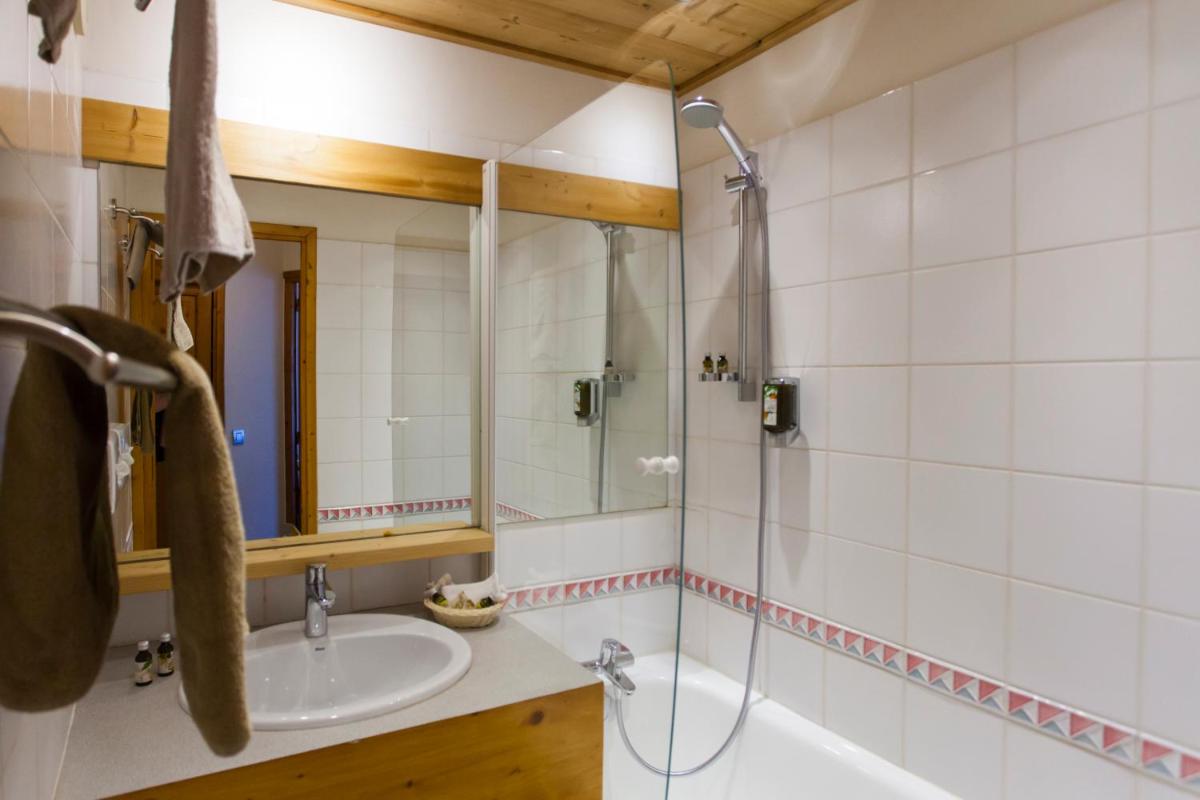 Salle de bains dans l'établissement Le Calgary