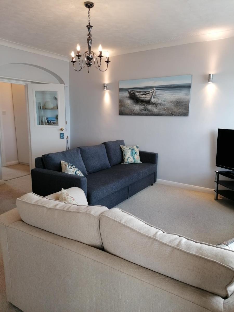 Sunrise View - Beachfront Apartment, Weymouth - Housity