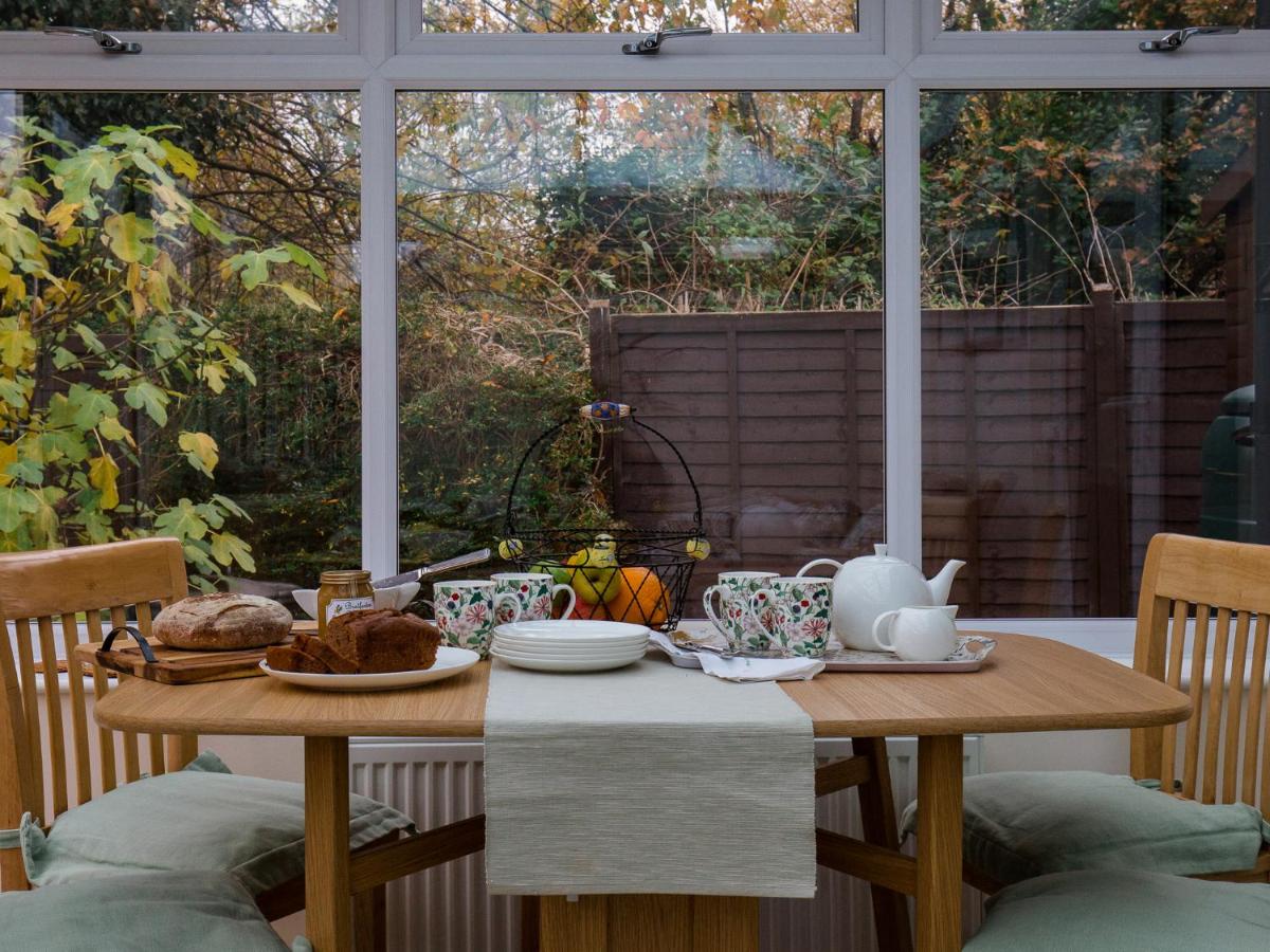 Whippet Cottage - Housity