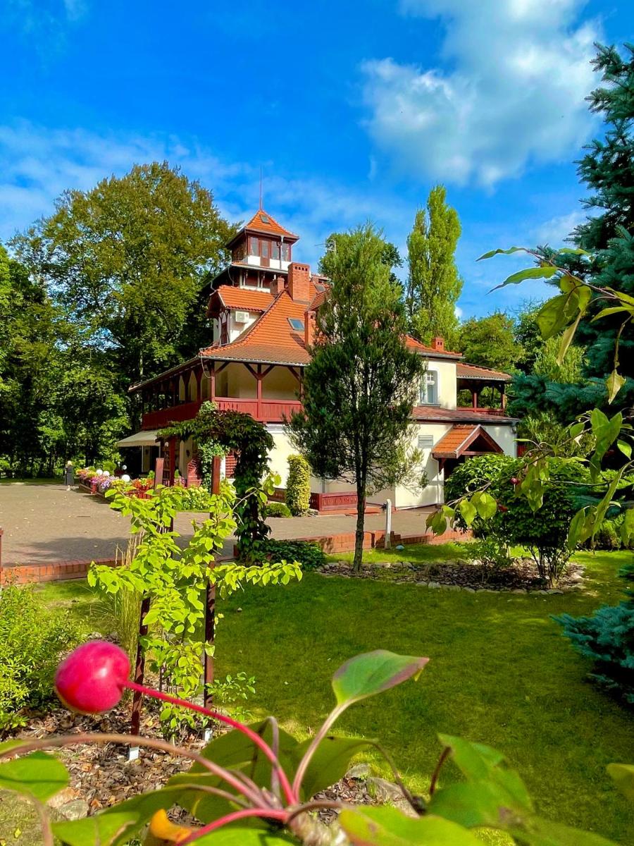 Straszny Dwór - Housity
