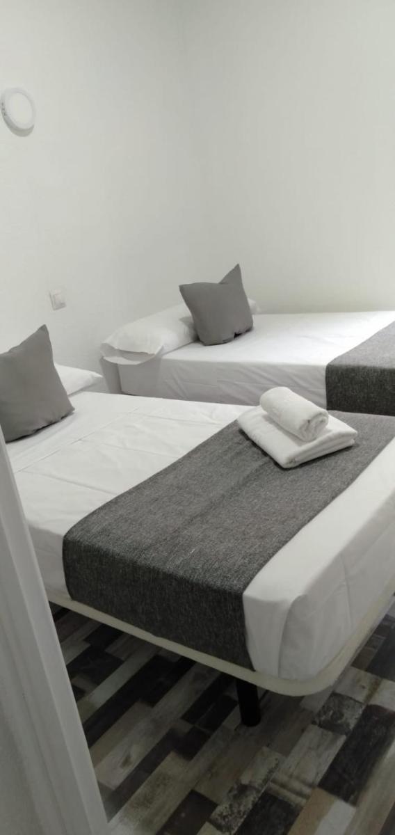 HOSTAL Noche y Dia - Housity