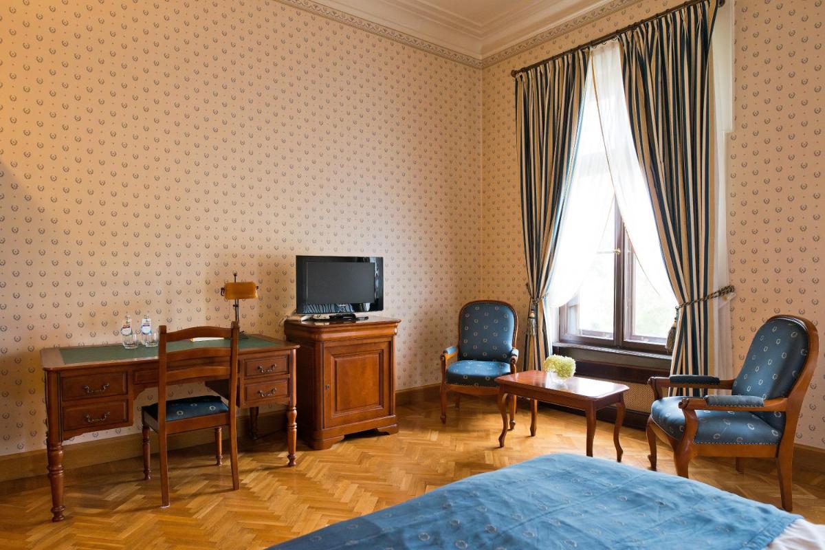 Pałac Wiejce - Housity