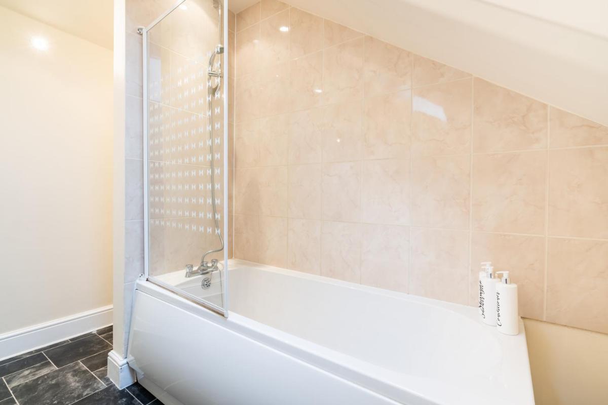 Luxury 2BDR duplex apt, N London, 2 floors - Housity