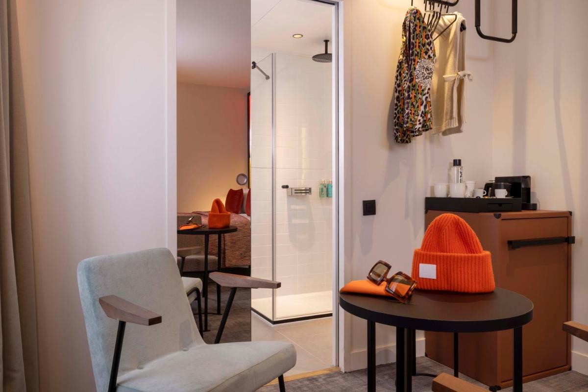 Cuisine ou kitchenette dans l'établissement Le 12 Hôtel